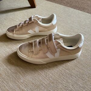 Veja • Recife Logo Sneakers